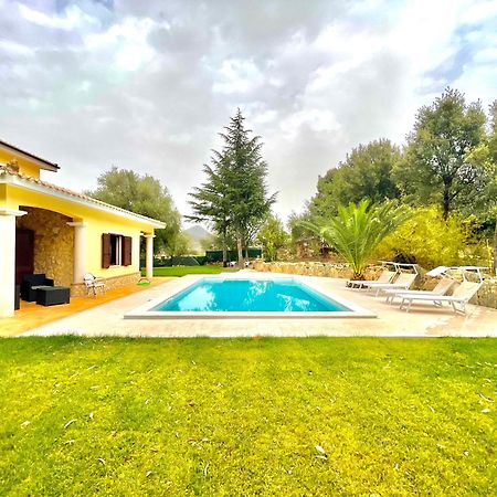 Villa With Pool 카데두 외부 사진