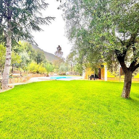 Villa With Pool 카데두 외부 사진