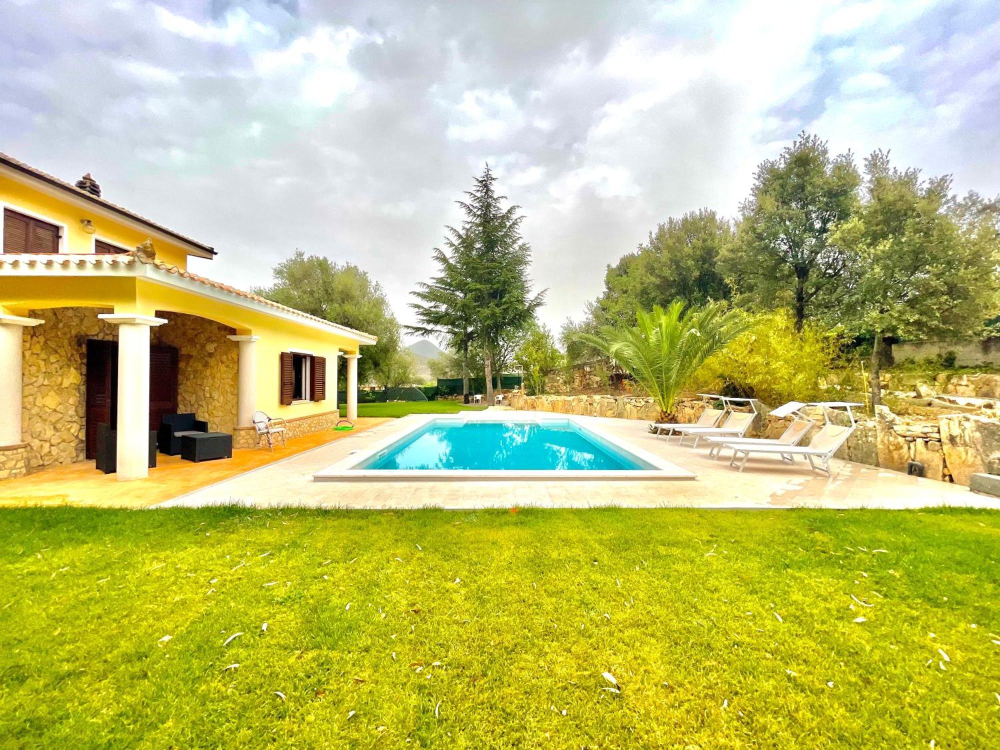 Villa With Pool 카데두 외부 사진