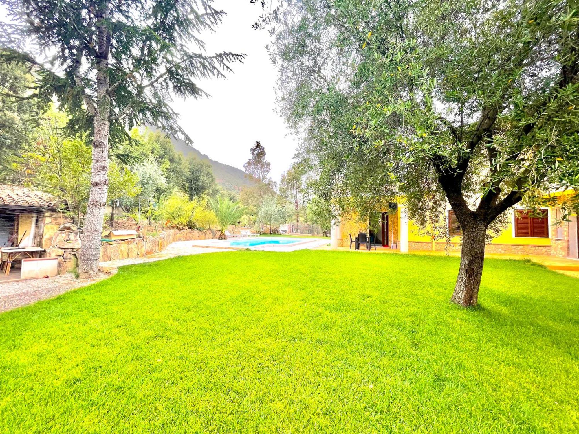 Villa With Pool 카데두 외부 사진