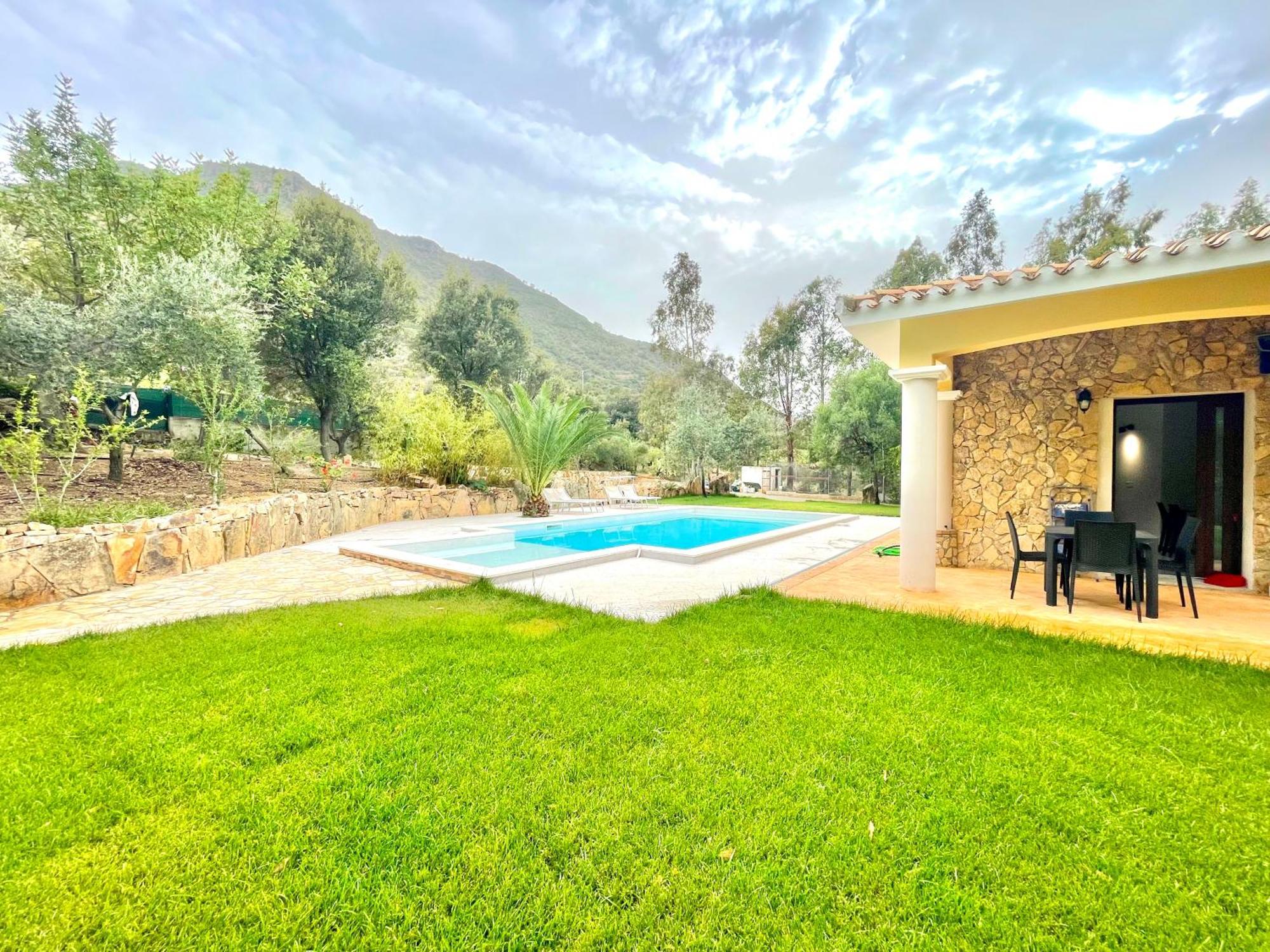 Villa With Pool 카데두 외부 사진