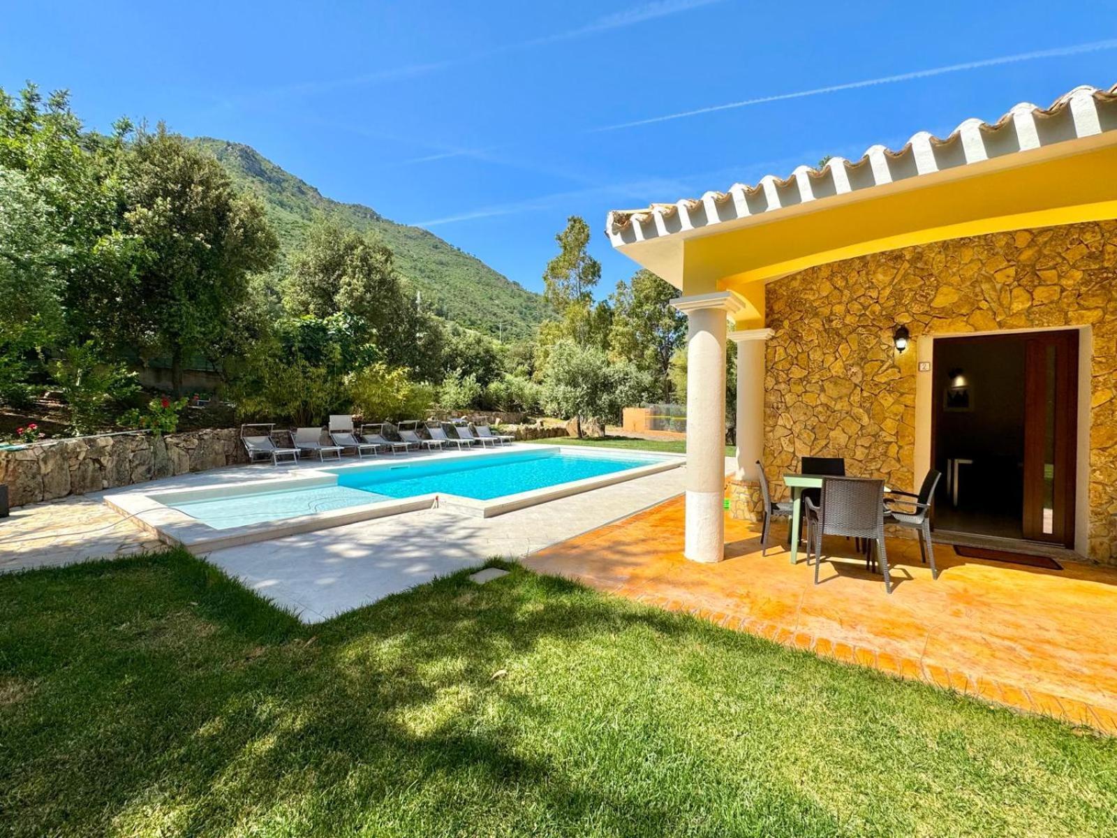 Villa With Pool 카데두 외부 사진