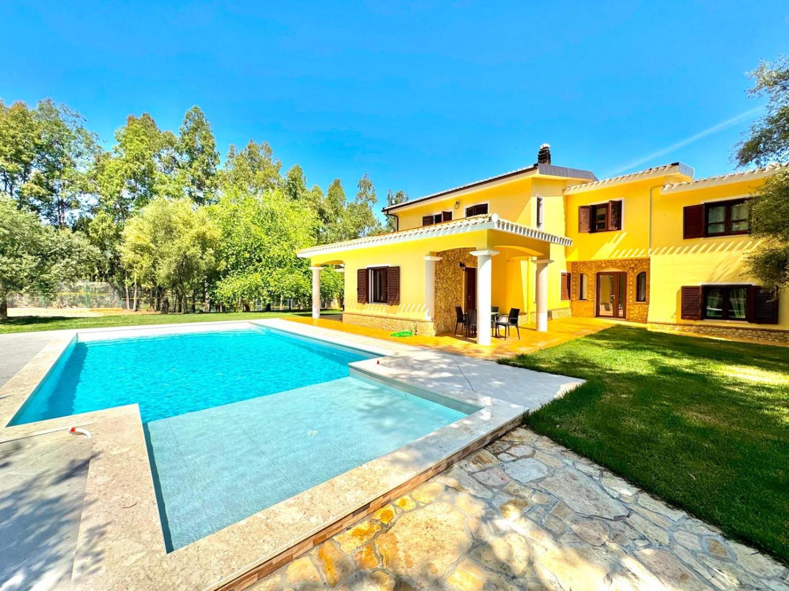 Villa With Pool 카데두 외부 사진