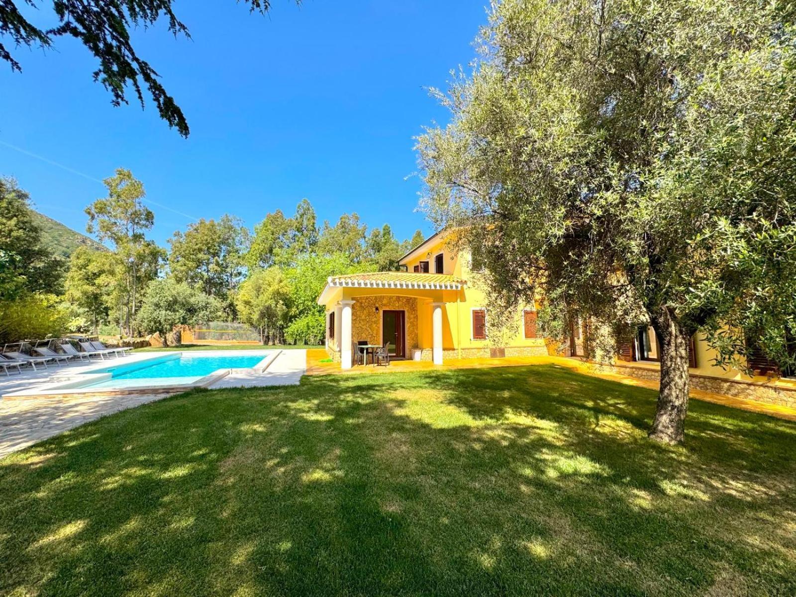 Villa With Pool 카데두 외부 사진