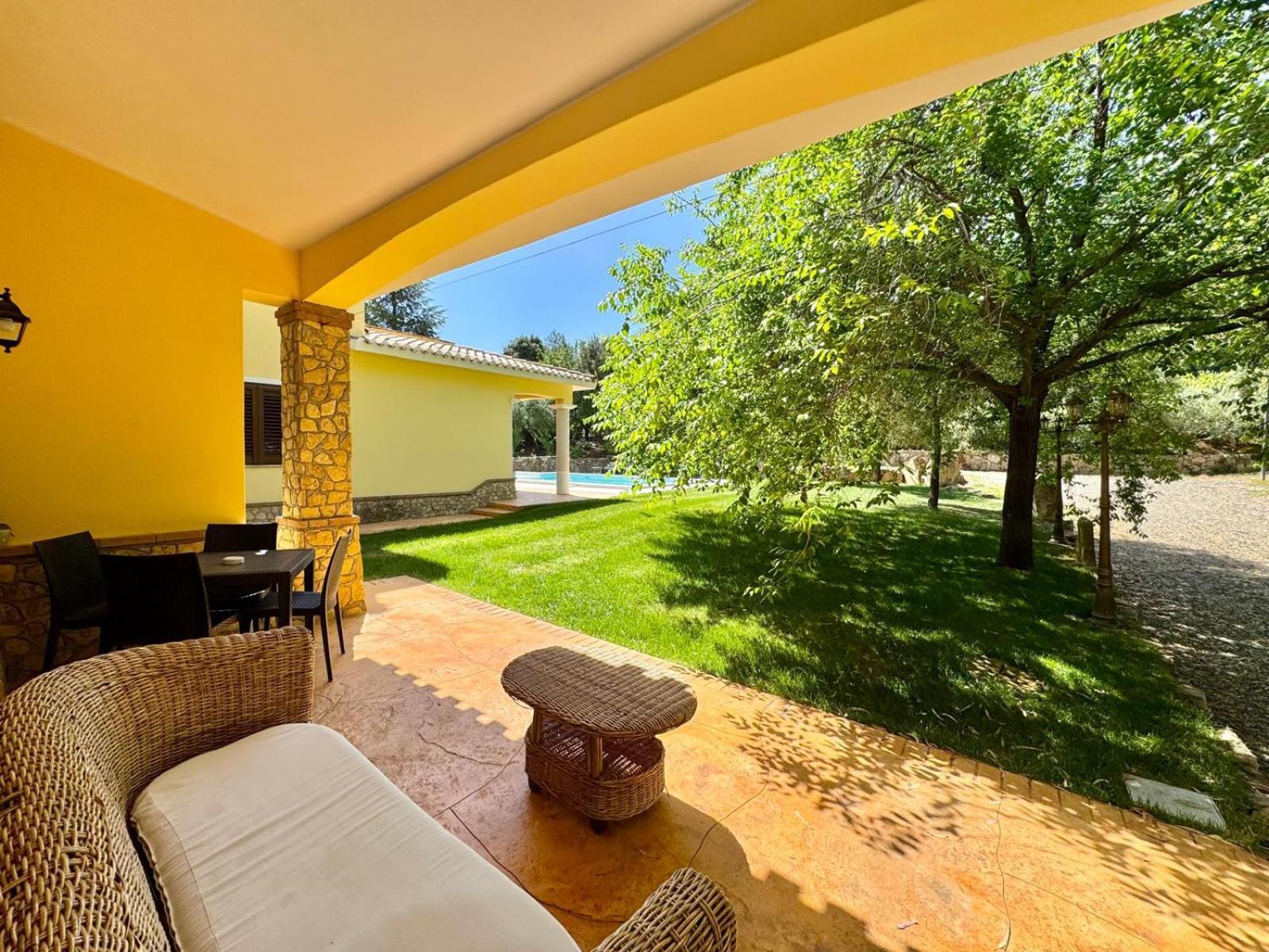 Villa With Pool 카데두 외부 사진